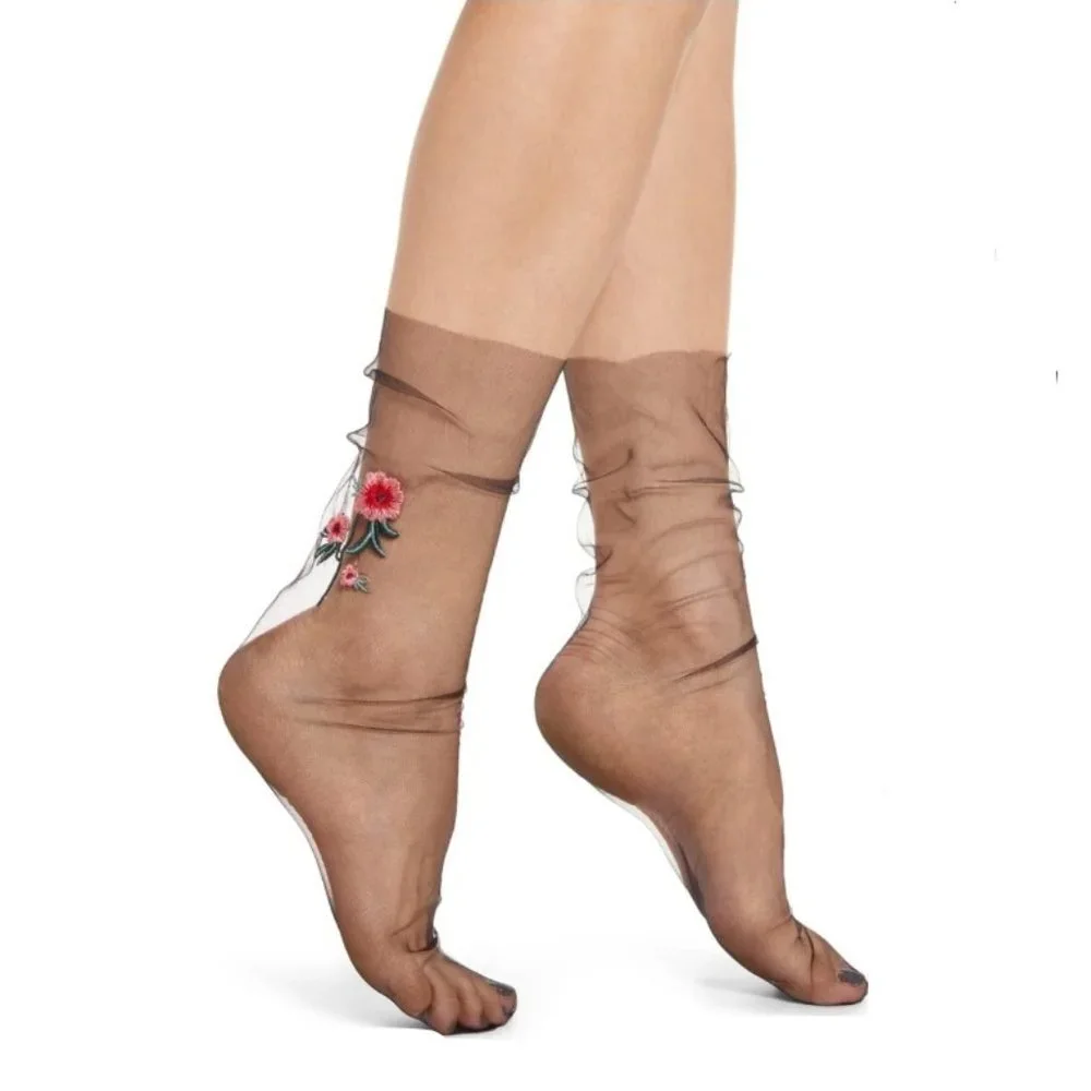 Treasure & Bond Romantic Floral Mesh Crew Socks